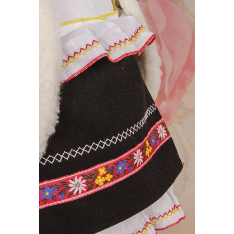 Detalii motive traditionale rochie traditionala