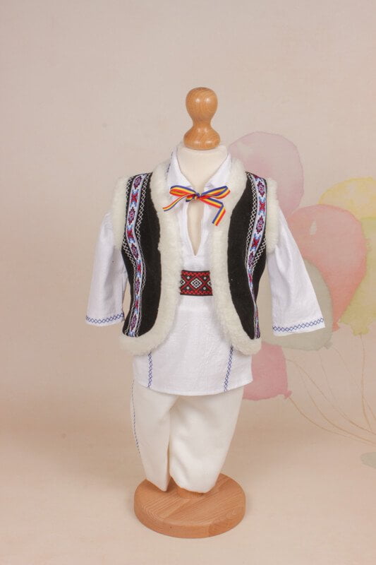 Costum Traditional Popular pentru Botez Mircea