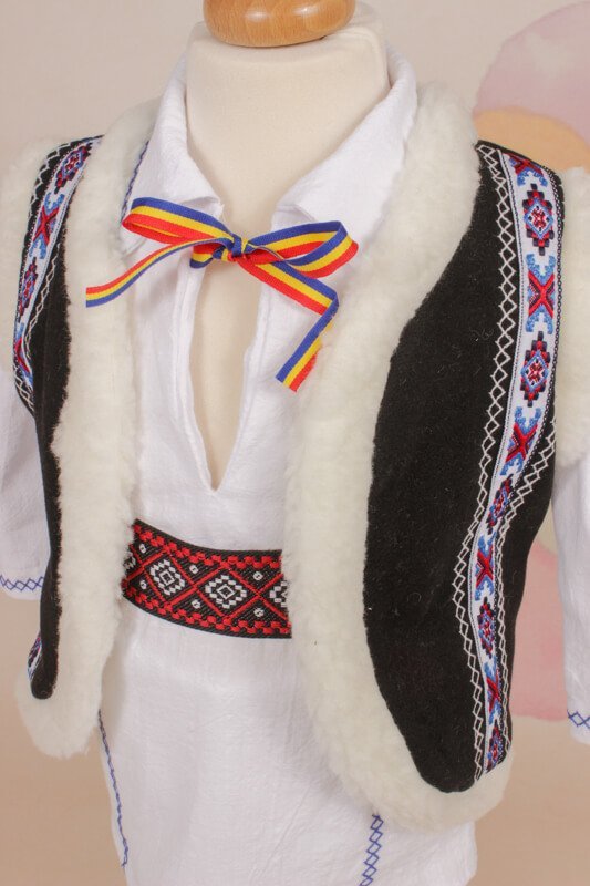Costum Traditional Popular pentru Botez Mircea