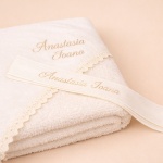 Trusou de botez fetiță crem cu dantelă și perle - Model Anastasia - imagine 3