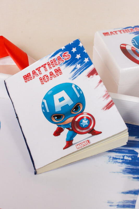 carnetel personalixzat Tavita Mot Captain America