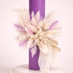 Lumânare de botez cu flori uscate și accente mov delicate – Model Acacia - imagine 3