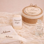 Trusou de Botez Natural Chic - catifea cappuccino și inimă gravată pe lemn. - imagine 3