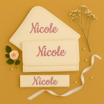 Trusou de botez fetiță cu broderie roz personalizată și perle - Model Little Princess - imagine 4