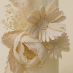 Lumânare de Botez cu aranjament din flori uscate si dantelă din bumbac - Model Sol - imagine 2