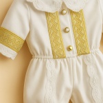 Salopetă cu detalii aurii și dantelă alba, realizată din stofă - Model Golden - imagine 2