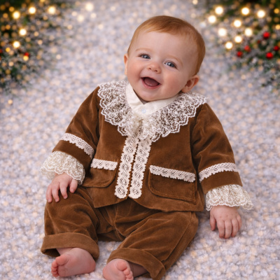 costum baiat din catifea