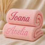 Păturică Botez Roz Personalizată cu Nume – Tricotată Premium pentru Fetițe | Model Roxy - imagine 2